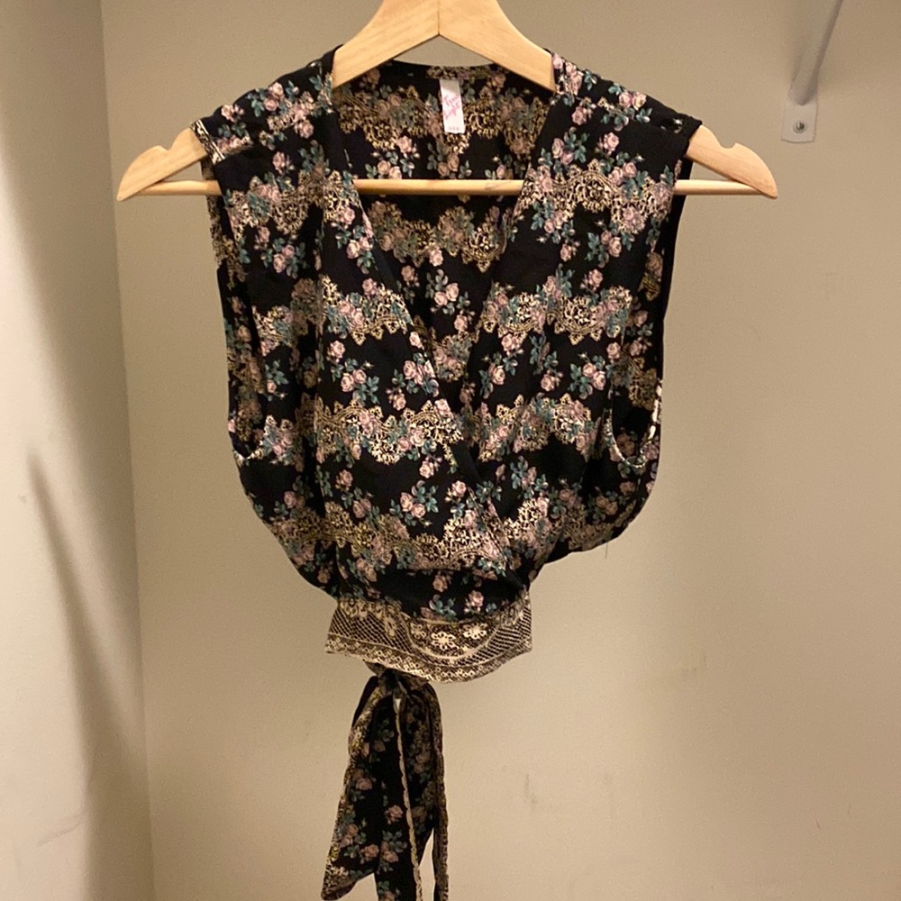 True Light Black Floaral Crop Top With Tie at Back One Size
